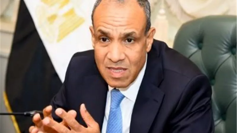 وزير الخارجية ونظيره القطري يبحثان التداعيات السلبية للحرب الجارية على الاقتصاد العالمي