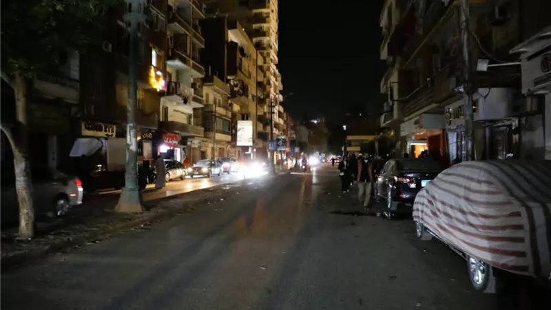 نائب محافظ المنيا يتابع التزام المحال التجارية بقرار الغلق في التاسعة مساءً