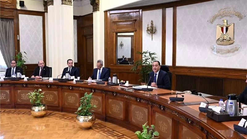 رئيس الوزراء: توجيهات واضحة للوزراء والمحافظين بضرورة تعزيز التواصل مع البرلمان بغرفتيه والحرص علي حضور الجلسات