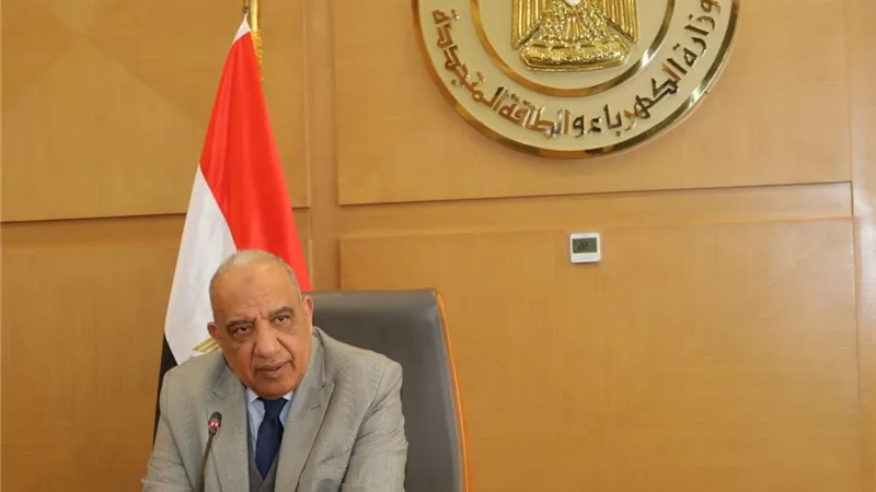 العمل من المنزل وترشيد الإنفاق.. أبرز قرارات اجتماع وزير الكهرباء