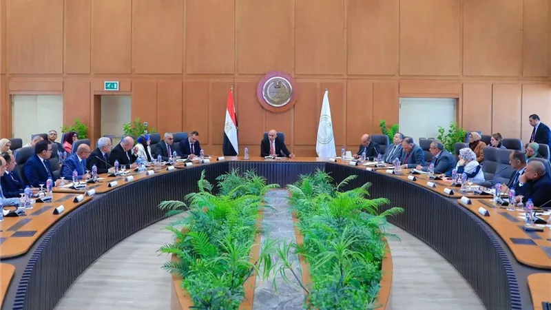 وزير التربية والتعليم يترأس اجتماعًا لمتابعة جودة العملية التعليمية والانضباط بالمدارس