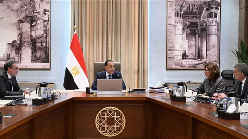 رئيس الوزراء يستعرض المنظومة المقترحة لتطوير وتأهيل الكوادر بالجهاز الإداري للدولة