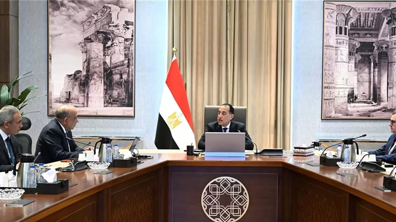 رئيس الوزراء يستعرض خطة إضافة مشروعات طاقة جديدة ومتجددة على الشبكة القومية