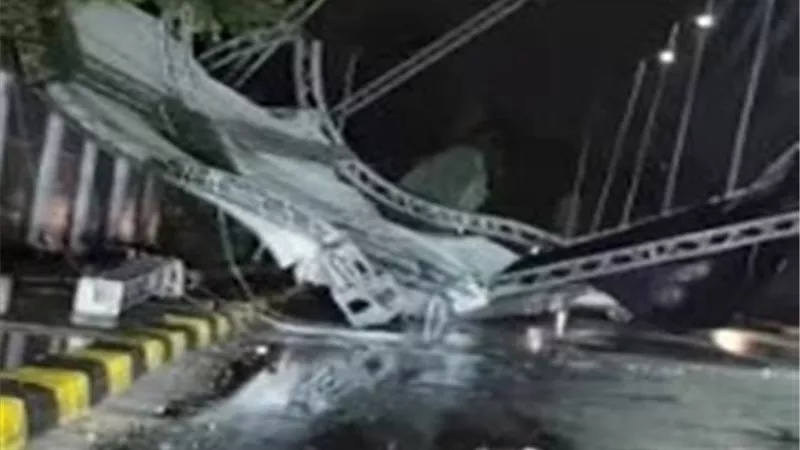بسبب الطقس السيئ.. انهيار سقف قاعة أفراح حديدي في إمبابة
