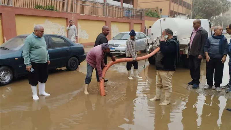 جهود مكثفة للوحدات المحلية بالمنيا للتعامل مع تداعيات الأمطار والتقلبات الجوية