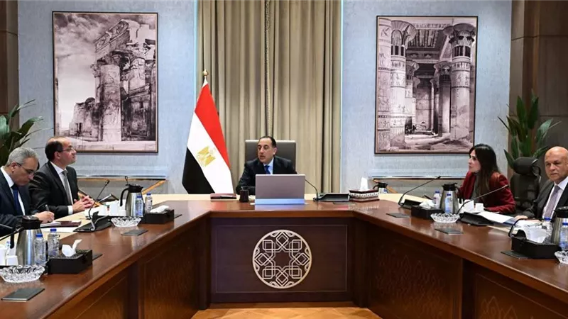 مدبولي يتابع خطط وإجراءات التوسع في مشروعات تحلية مياه البحر
