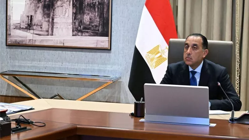 مدبولي يتابع خطط البترول.. 100 بئر استكشافية في 2026