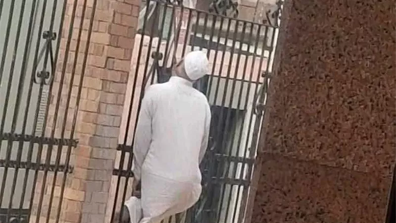 شنق نفسه.. نهاية مأساوية لسائق مسن أعلى سور مركز طبي بدمياط