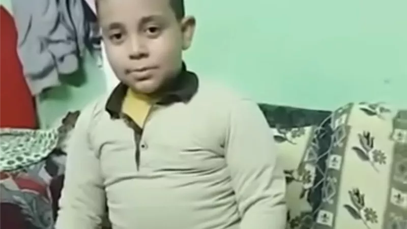  شنطة مقابل ساندوتش.. أزمة اختفاء حقيبة طفل المنيا تثير الجدل على السوشيال ميديا  