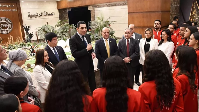 وزير الرياضة يلتقي لاعبي المنتخب القومي ويحثهم على تحقيق أفضل المراكز بالبطولة