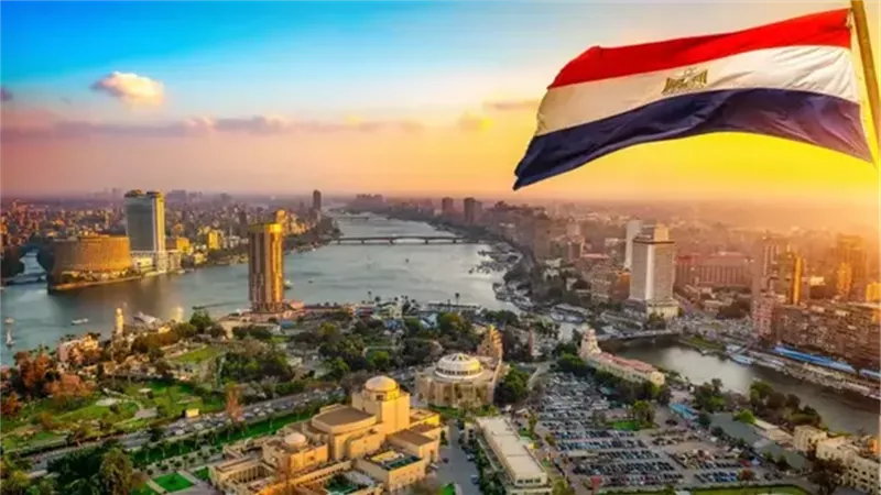 خبير اقتصادي: تراجع مخاطر الائتمان يعزز ثقة المؤسسات الدولية في الاقتصاد المصري