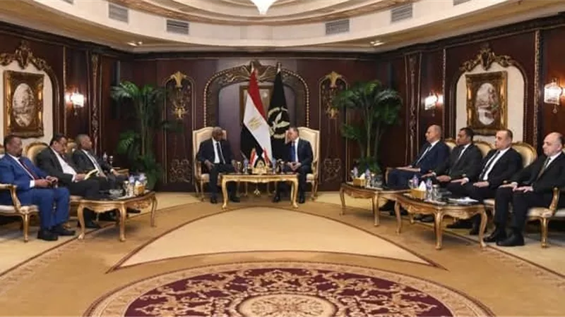 وزير الداخلية يستقبل نظيره السوداني لبحث سبل التعاون الأمني يين البلدين