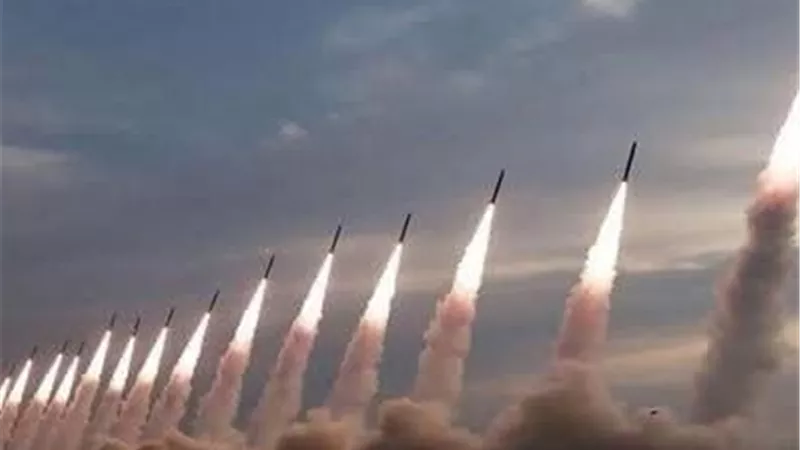 جيش الاحتلال يعترف بإخفاق الدفاعات الجوية بعد سقوط صواريخ إيرانية على ديمونا وعراد