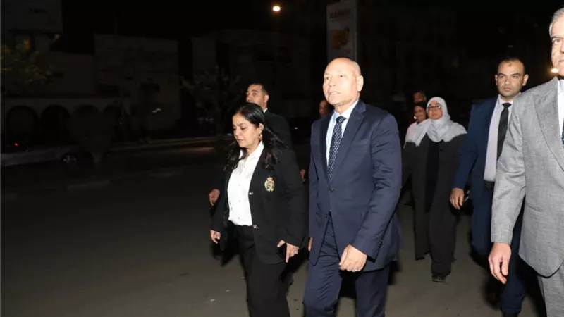 محافظ القاهرة يتابع تطبيق قرار غلق المحال بالكوربة ومصر الجديدة
