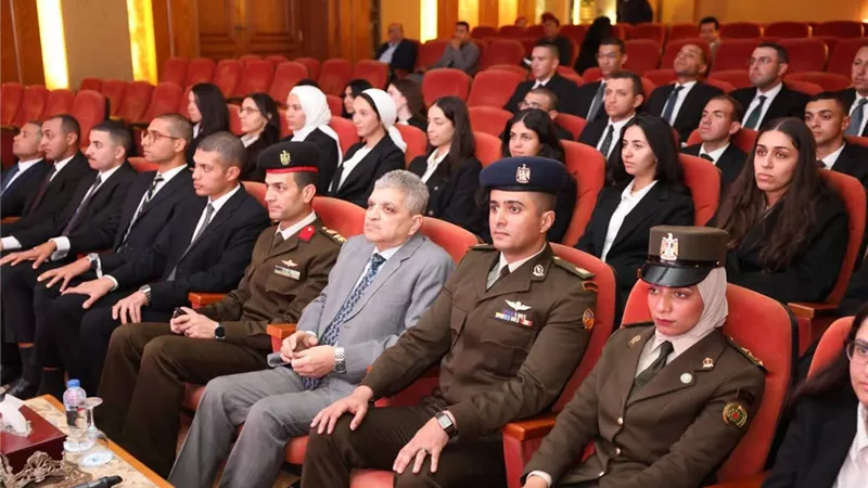 الفريق أسامة ربيع يستعرض إنجازات قناة السويس أمام الملحقين الدبلوماسيين