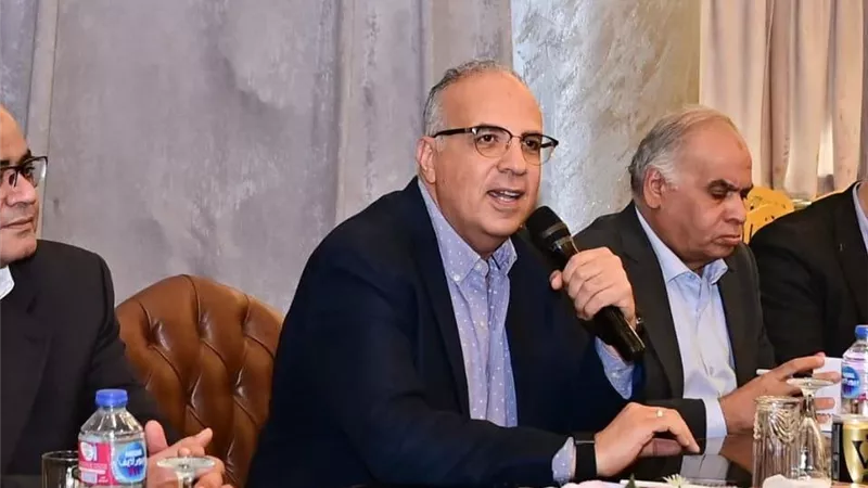 وزير الري يلتقي محافظ الغربية لمناقشة الموقف المائي والمشروعات المنفذة بالمحافظة