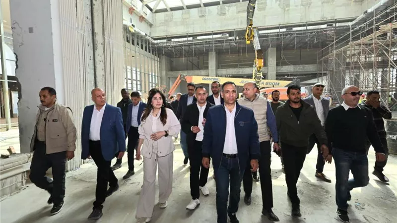 وزيرة الإسكان تتفقد الحي اللاتيني ومركز المؤتمرات والمعارض بمدينة العلمين الجديدة