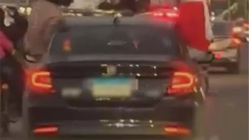 عرض حياة المواطنين للخطر.. ضبط سائق قاد سيارته بحركات استعراضية في الجيزة