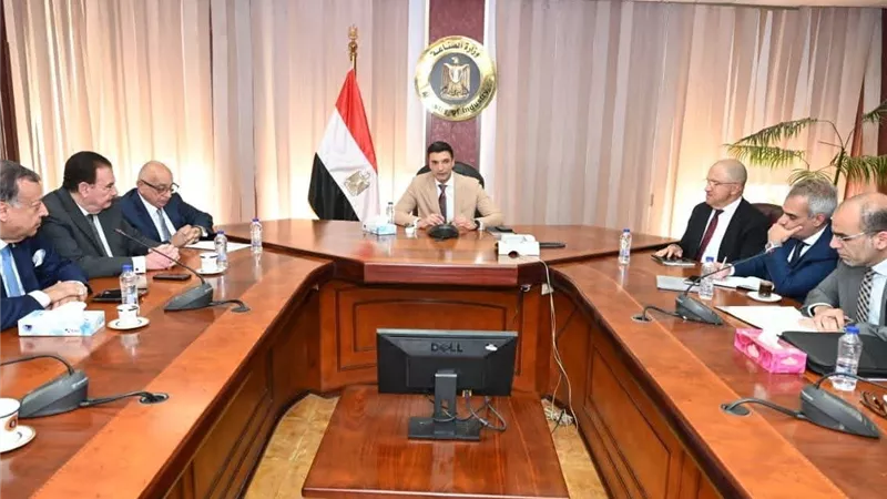 وزير الصناعة: الصناعات التعدينية واعدة وتساهم في جذب استثمارات جديدة