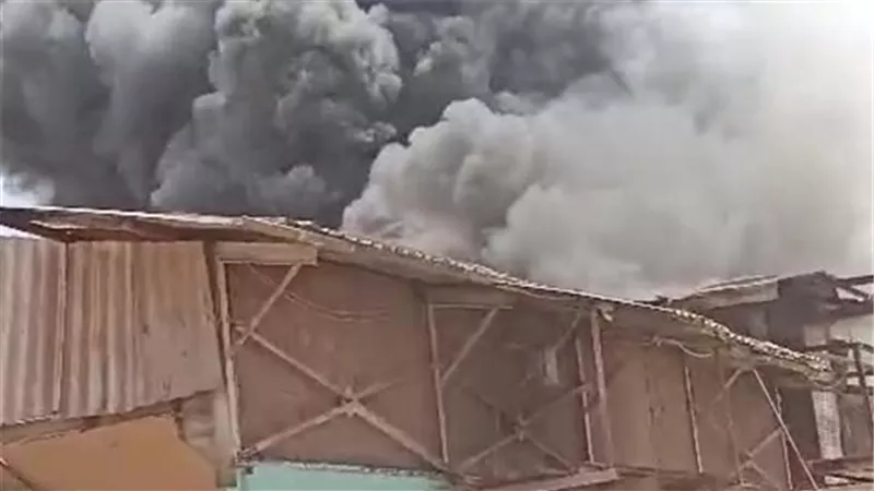 حريق داخل مصنع سمن بقرية بهدال بالمنيا.. والحماية المدنية تكثف جهودها للسيطرة عليه
