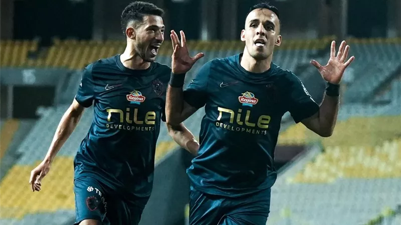 «ناصر فان باستن».. أيمن يونس يتغنى بنجم الزمالك