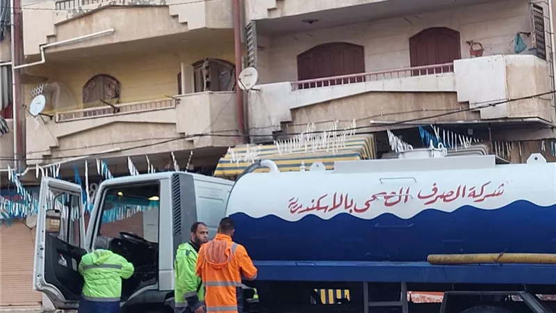 لمتابعة جاهزية التعامل مع الأمطار.. رئيس مياه الإسكندرية يتفقد منطقة العجمي