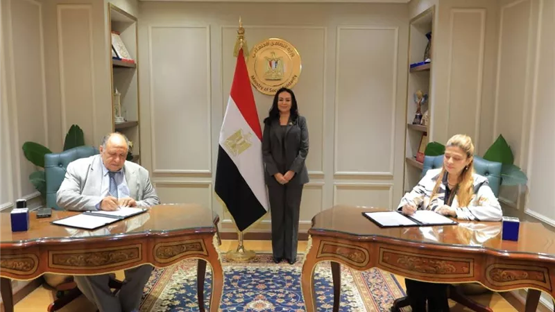 دعم التمكين الاقتصادي.. توقيع عقود لتمويل مشروعات متناهية الصغر
