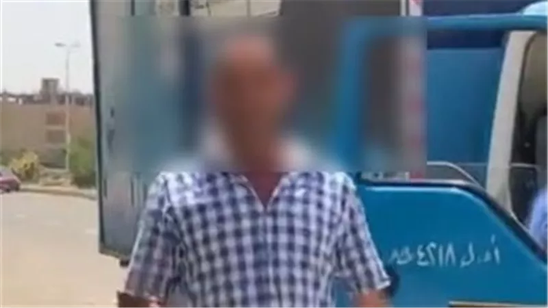 صدمة في القاهرة الجديدة.. القبض على متهم بإلقاء كلاب في القمامة
