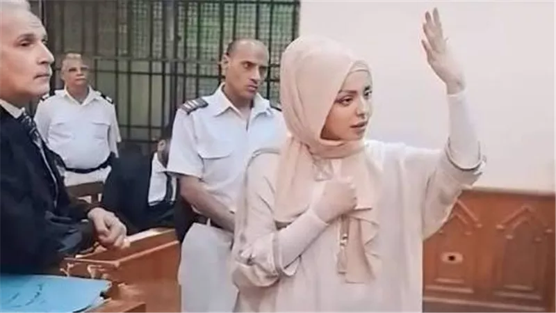 تخفيف الحكم على مضيفة الطيران التونسية لـ 7 سنوات في قضية إنهاء حياة ابنتها