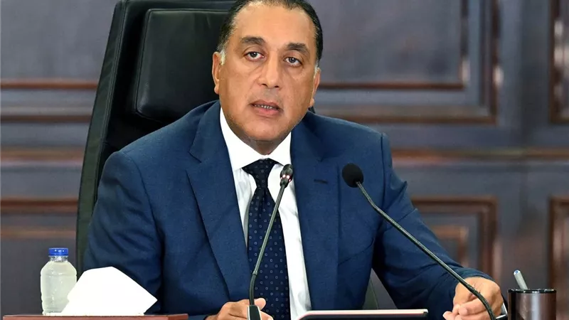 رئيس الوزراء يهنئ البابا تواضروس الثاني بعيد القيامة المجيد