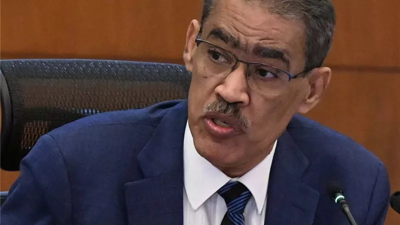 بعد قبول استقالة وزيرة الثقافة .. ضياء رشوان: القضاء المصري لا يفرق بين وزير ومواطن