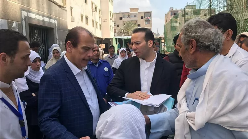 نائب وزير الصحة يتفقد المنشآت الطبية بالبحيرة ويوصي بصرف مكافآت للمتميزين