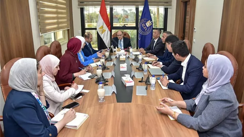 باستثمارات 250 مليون دولار.. تعاون مصري صيني لتوطين صناعة الزجاج البوروسيليكاتي الصيدلاني