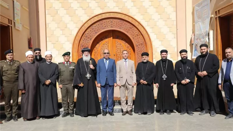 محافظ المنيا يهنئ القيادات الكنسية بمراكز الشمال بعيد القيامة المجيد 