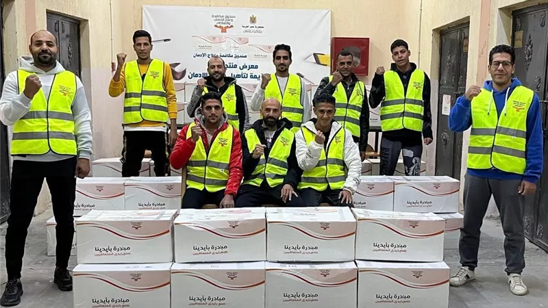 «مراكز العزيمة» تحول التعافي إلى عمل.. 1200 قطعة ملابس جديدة لبنك الكساء