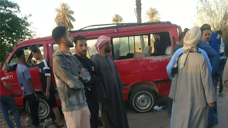 إصابة شخصين في حادث تصادم مروع بالمنيا