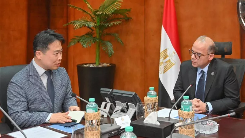 وزير الاستثمار: الحكومة تولي اهتمامًا خاصًا بملف توطين صناعة الإلكترونيات