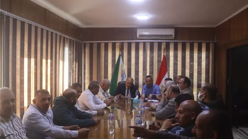 إنهاء فوضى المخلفات في الجيزة.. خطة تنظيمية وتشديد على تراخيص شركات الجمع