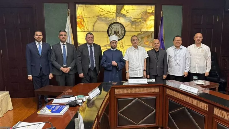 وزير الأوقاف يبحث مع رئيس المحكمة العليا بالفلبين تعزيز التعاون في تدريب القضاة الشرعيين