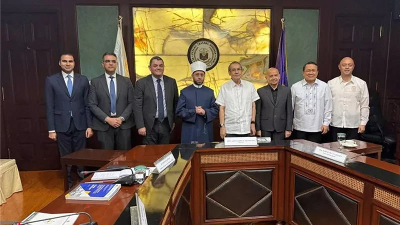 رئيس المحكمة العليا بالفلبين يستقبل وزير الأوقاف لمناقشة تدريب القضاة الشرعيين