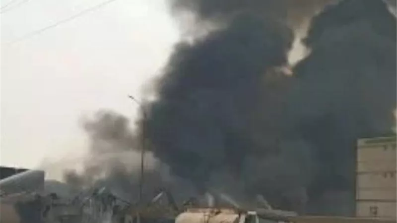 السيطرة على حريق بمصنع بلاستيك في كوم حمادة دون خسائر بشرية