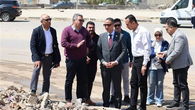 محافظ الجيزة: رصف ورفع كفاءة طريق كومبرة البراجيل العمومي بأوسيم 