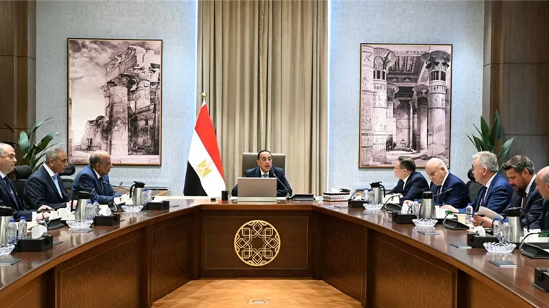 مدبولي يلتقي وفد روسي لمتابعة تنفيذ مشروع محطة الضبعة النووية وتعزيز التعاون
