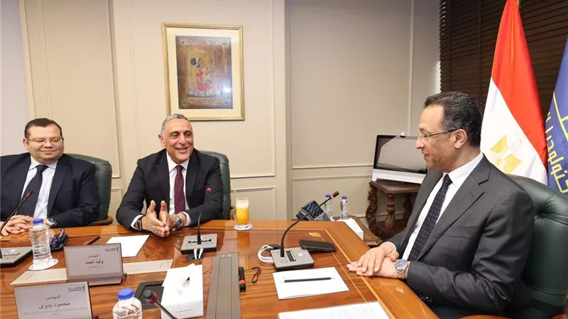 الاتصالات تبحث مع «أوراكل» توسيع التعاون وتدريب 150 ألف شاب على الحوسبة السحابية