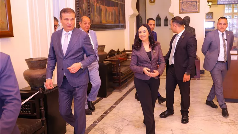 مايا مرسي تفتتح معرض 