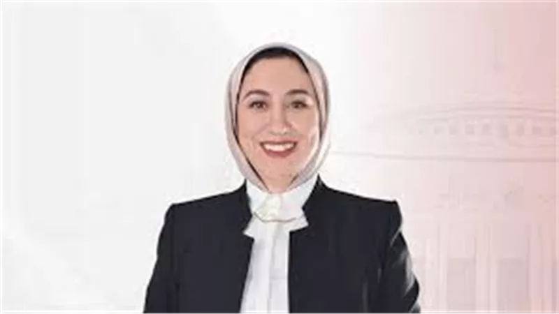تكليف الأطباء تحت القبة.. صافيناز طلعت: تأخير غير دستوري وتمييز بين الدفعات