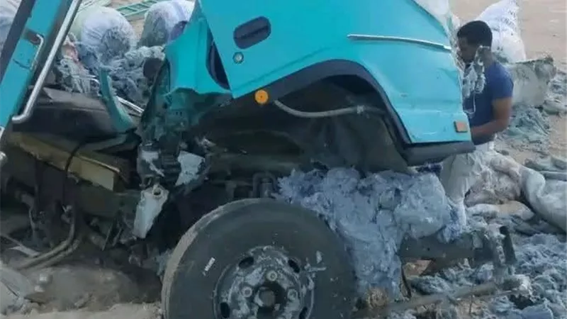 مصرع شخصين وإصابة 4 آخرين في حادث تصادم سيارتين بأسيوط (صور)