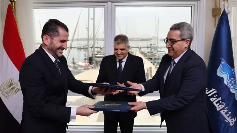 الفريق أسامة ربيع والأمين العام لغرفة الملاحة الدولية يبحثان سبل تعزيز التعاون 