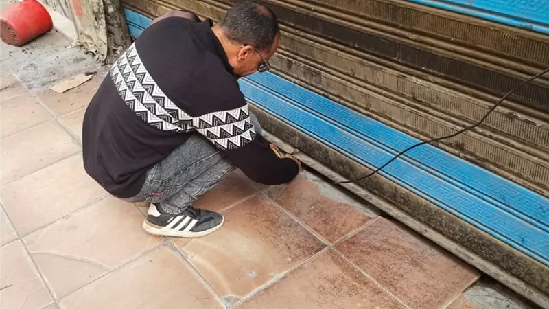 ضربات رقابية حاسمة بالقاهرة.. غلق 51 محلًا مخالفًا وإعدام أغذية فاسدة بعابدين