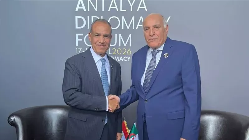 وزير الخارجية يلتقي نظيره الجزائري على هامش أعمال منتدى أنطاليا الدبلوماسي